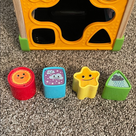 LeapFrog Touch & Learn Wooden Activity Cube - Picture 5 of 9